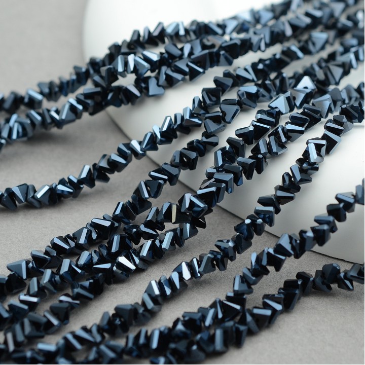 Cuentas de cristal Triangulo 4mm color negro, 1 hilo(~130 cuentas)