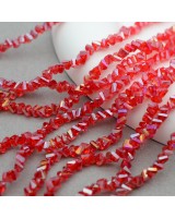 Cuentas de cristal Triangulo 4mm color rojo claro AB, 1 hilo(~130 cuentas)