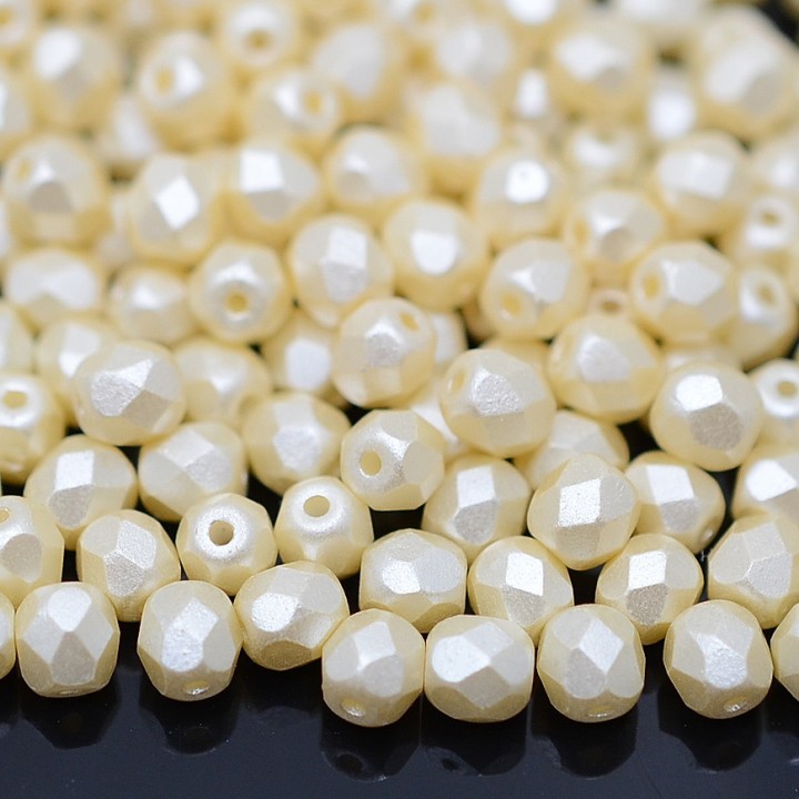 Czech faceted beads Pastel Cream 4mm, 20 pieces