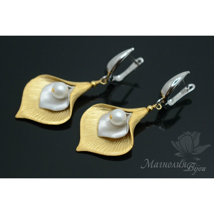 Calla earrings in 14k gold and rhodium plating