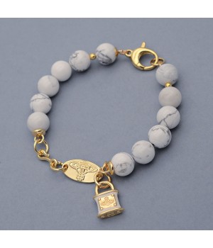 Vivienne W.-style bracelet with natural howlite