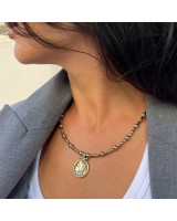 Gargantilla con medallón y hematita, baño de rodio