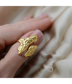 Anillo abierto Dragona Metal arrugado, baño de oro de 16K
