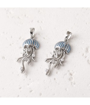 Colgante Medusa con circonitas cúbicas y esmalte, baño de platino