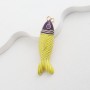 Colgante Pez 53mm esmalte color amarillo morado, baño de oro de 18K