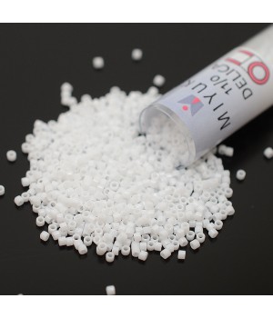 Delica Miyuki DB0200 Opaque Chalk White, tubo de 7.2 gramos
