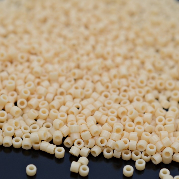 Бисер Delica DB1131 Opaque Pear, 5 грамм