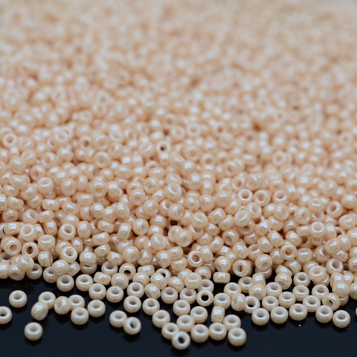 Rocalla Miyuki 0593 15/0 Dark Beige Ceylon, 5 gramos