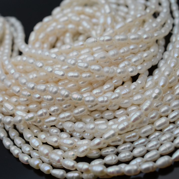 Perla cultivada A+ grano de arroz ~4-5mm color blanco, 1 tira