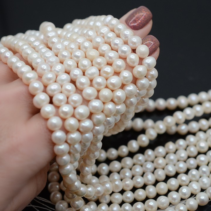 Pearls round ~6mm white, thread (36cm)