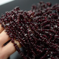 Гранат натуральный крошка ~3:7мм Grade A, нить 80см