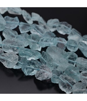 Аква Кварц необработанные бусины 10-15мм голубой, отрезок 20см