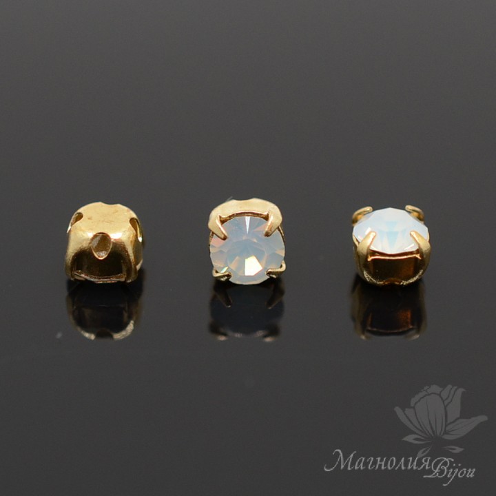 Preciosa Chaton MAXIMA ss16(4mm) White opal Gold plated, 20 piezas