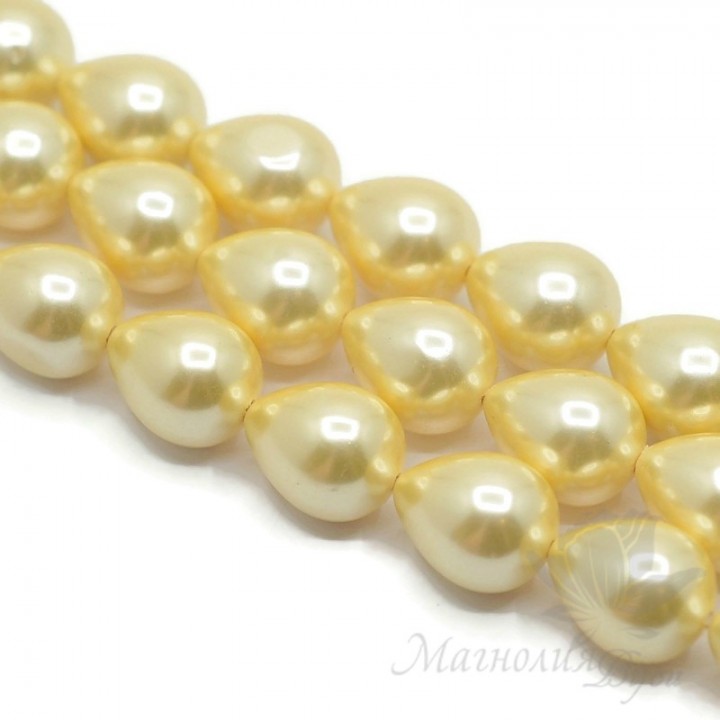 Pearl Mallorca 12:16mm golden drop, full strand (25 beads)