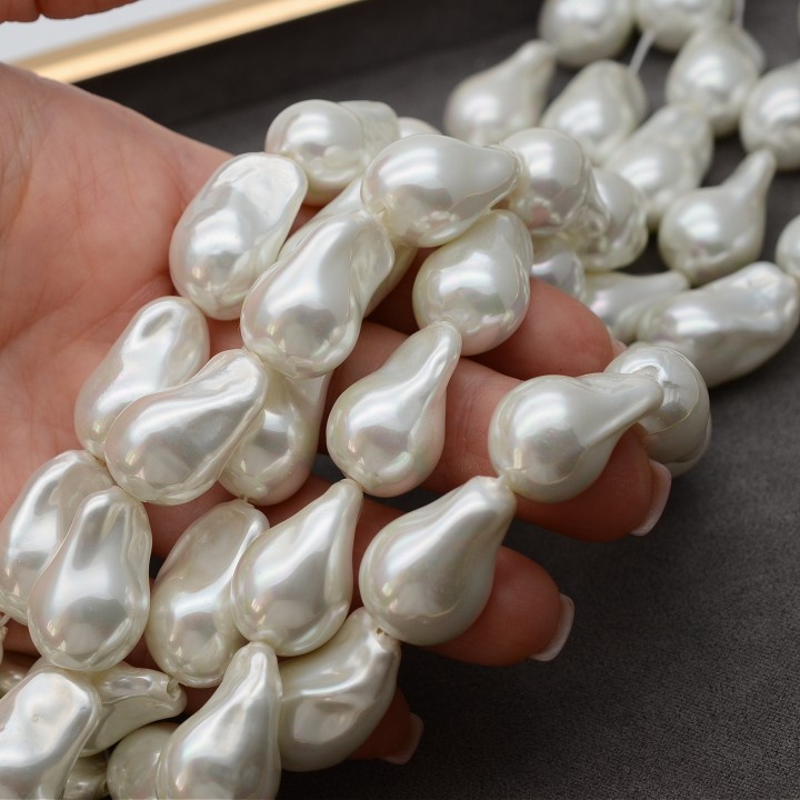 Perlas de imitación Barrocas gota irregular ~15:22mm, color blanco