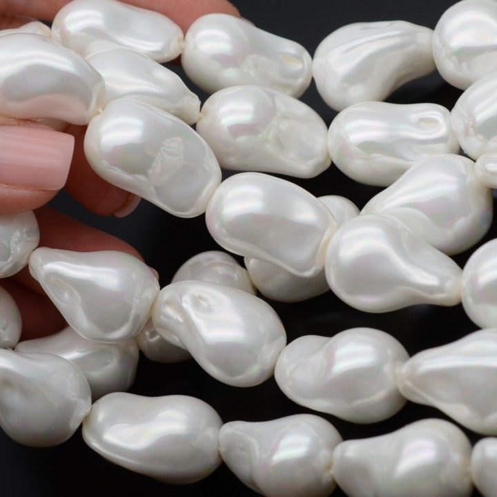 Perlas de imitación Barrocas gota irregular ~15:23mm, color blanco